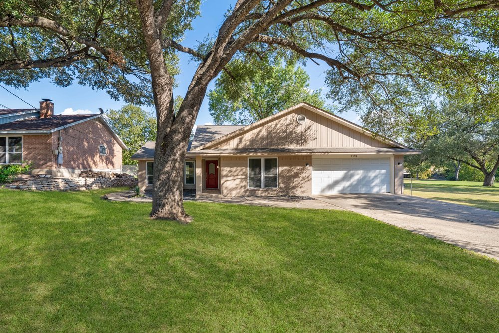 1174 Mooncrest Drive