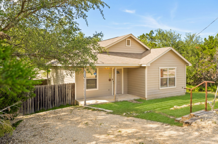 323 Lexington Pass