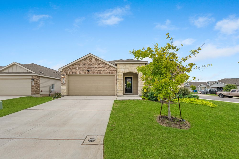 2700 Coral Valley