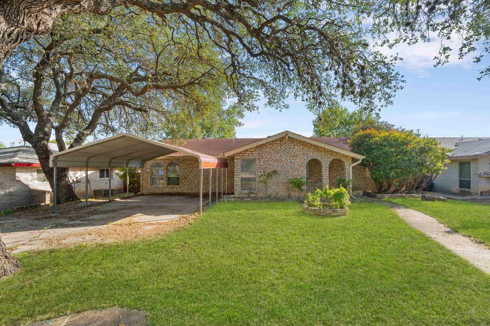 6323 Forest Bend