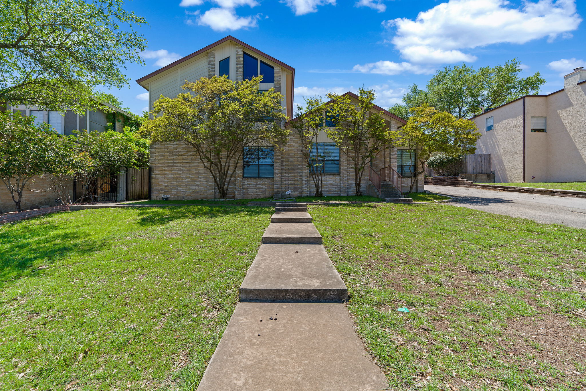 1932 Broken Oak Street