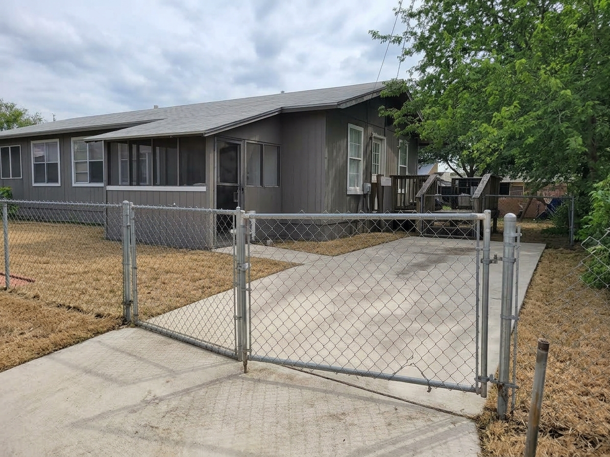904 Thompson Place