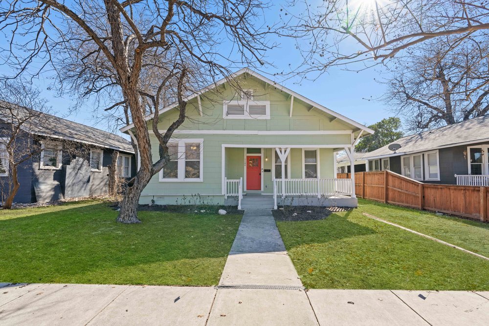 1106 West Summit Avenue