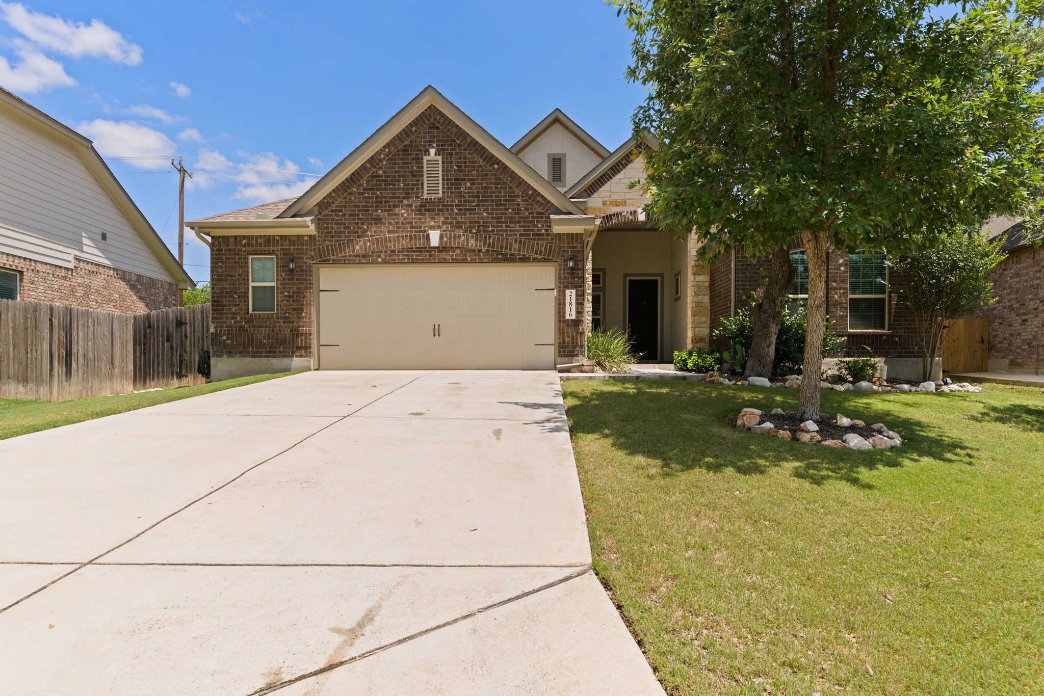 21816 Waldon Manor
