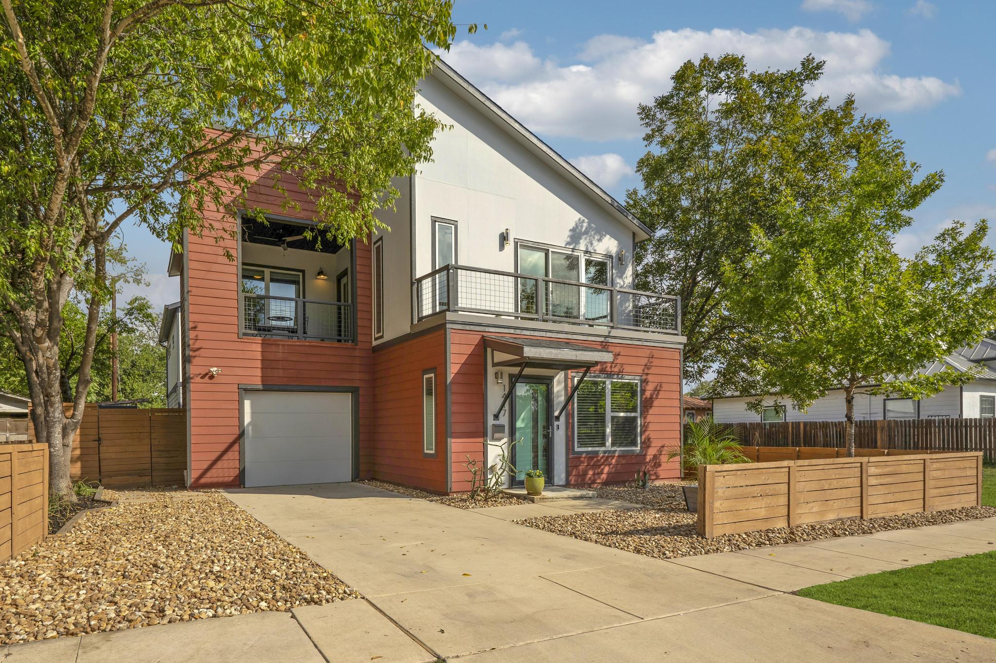 1417 East Crockett Street